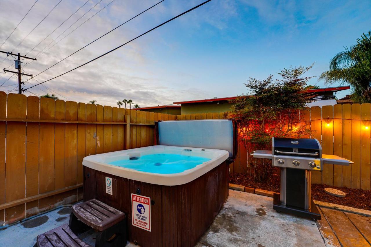 Hébergement de vacances Pacific Paradise - Large Patio, Hot Tub, Short Walk To Beach, & Parking