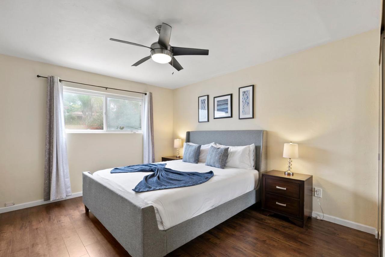 Hébergement de vacances Pacific Paradise - Large Patio, Hot Tub, Short Walk To Beach, & Parking *