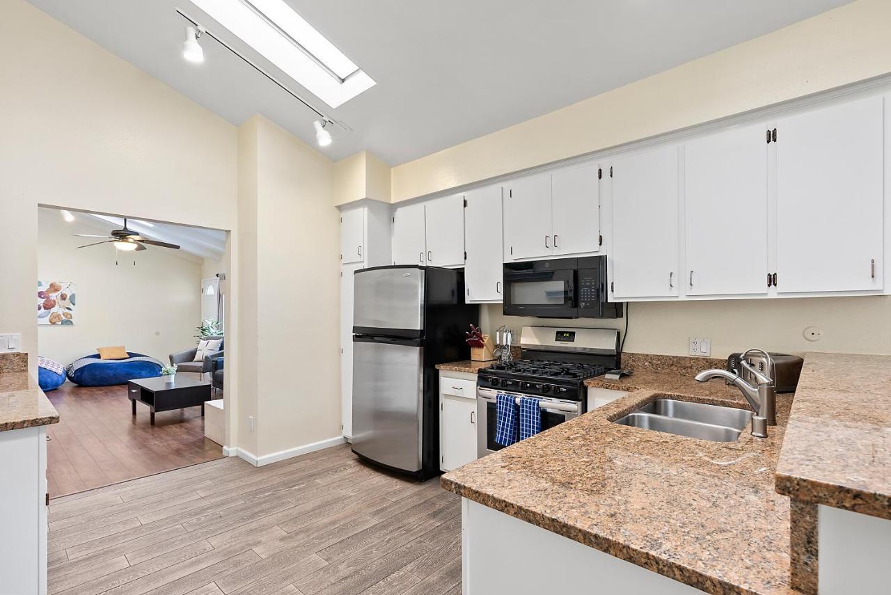 Pacific Paradise - Large Patio, Hot Tub, Short Walk To Beach, & Parking Hébergement de vacances